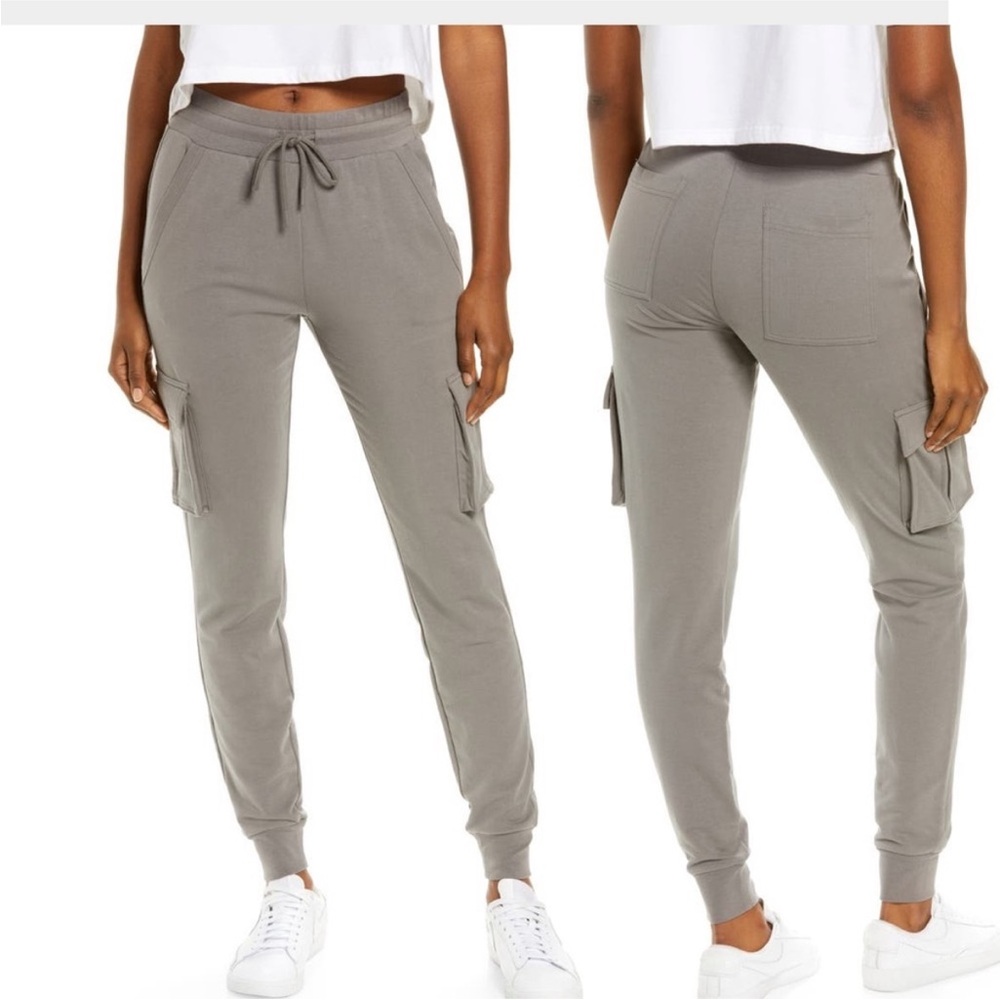 Alo ™️ Unwind Cargo Sweatpant in Shadow Grey Size Small